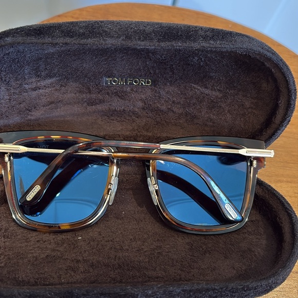 Tom Ford Lara 02 Sunglasses - Picture 5 of 8